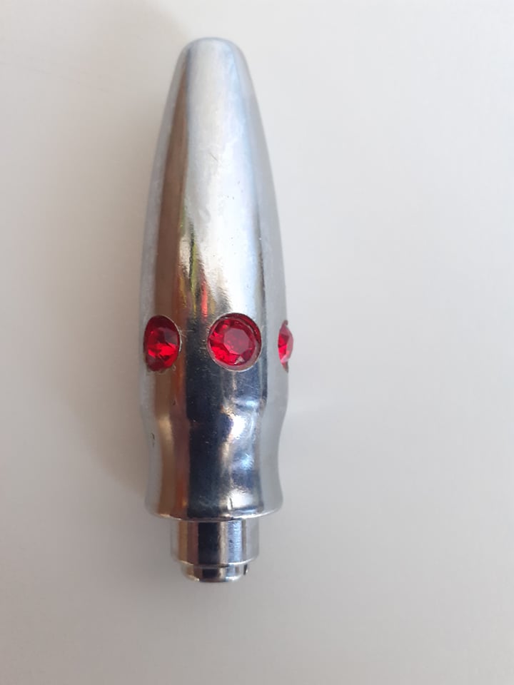 Spitzer head, 90gm, silver with red eyes